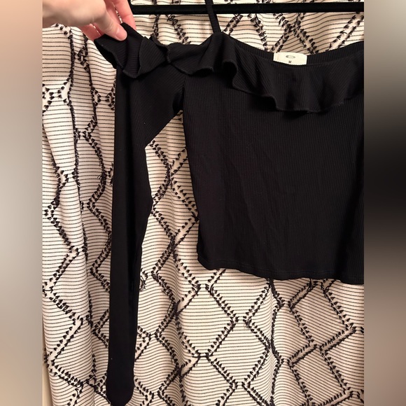 Pins and Needles off the shoulder long sleep crop top - Picture 2 of 3